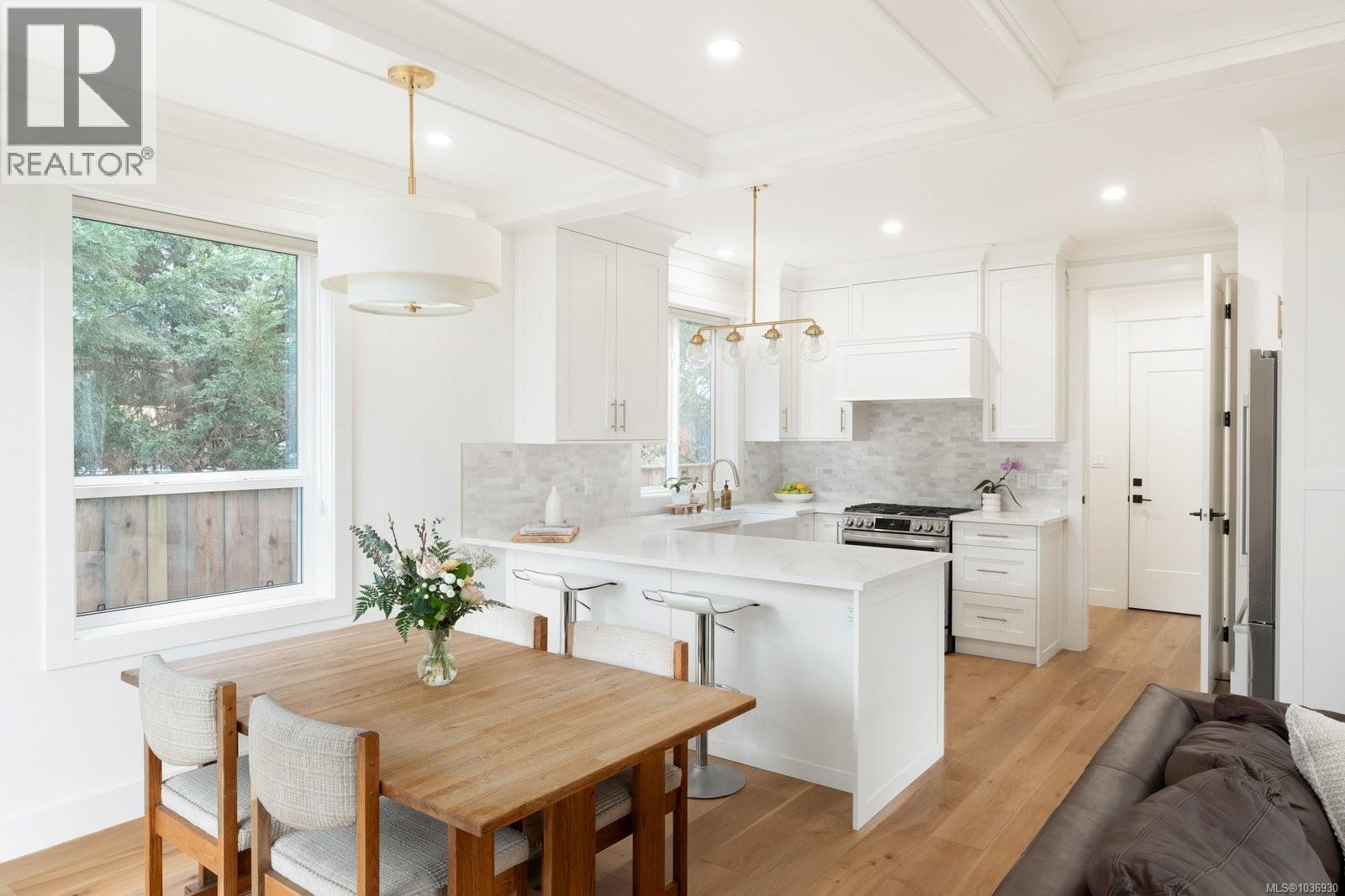 9356 East Saanich Rd