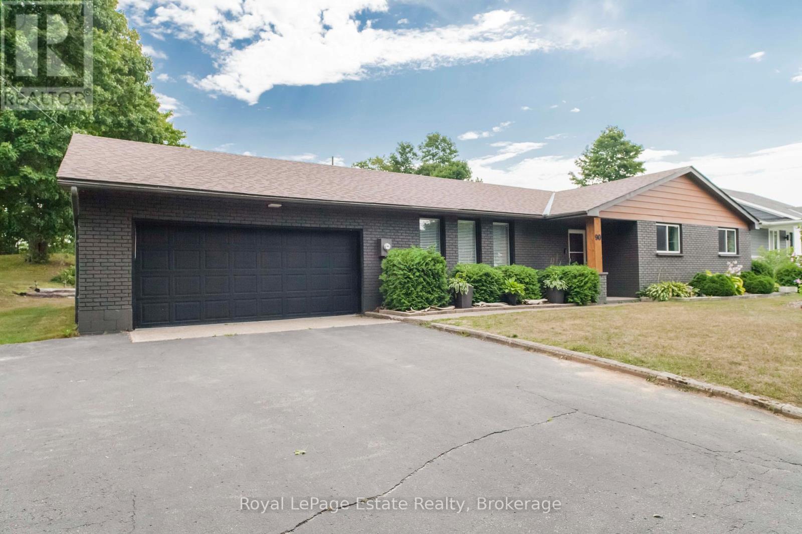 90 CARSON LAKE CRESCENT