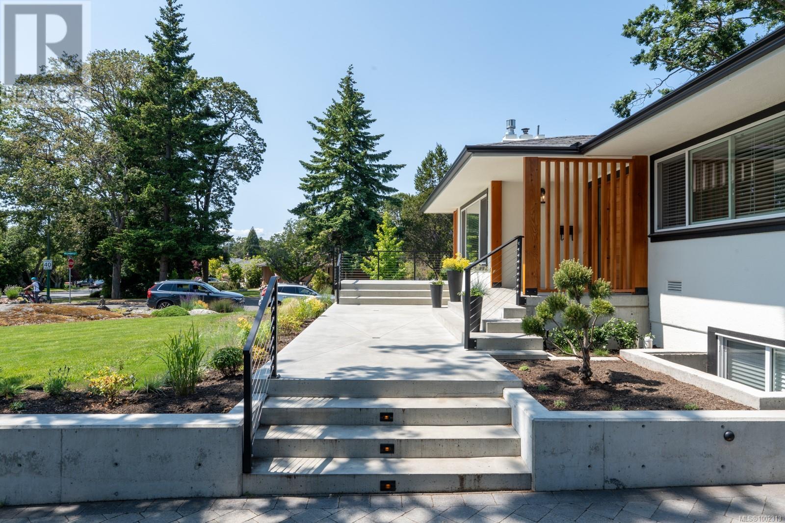 2126 Lansdowne Rd