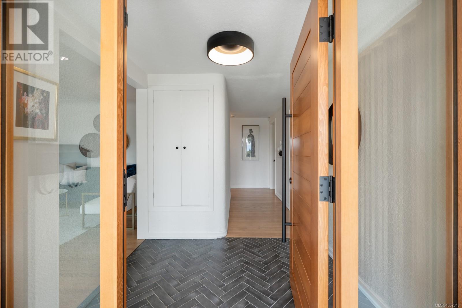 2126 Lansdowne Rd