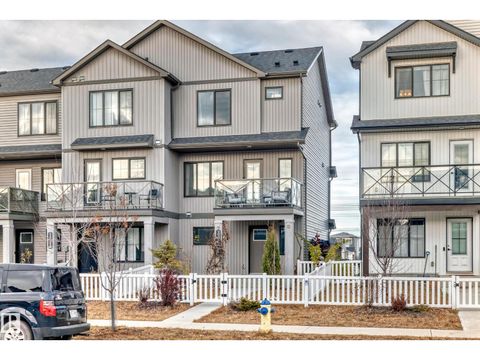 19312 27 AV NW Edmonton AB T6M1K9