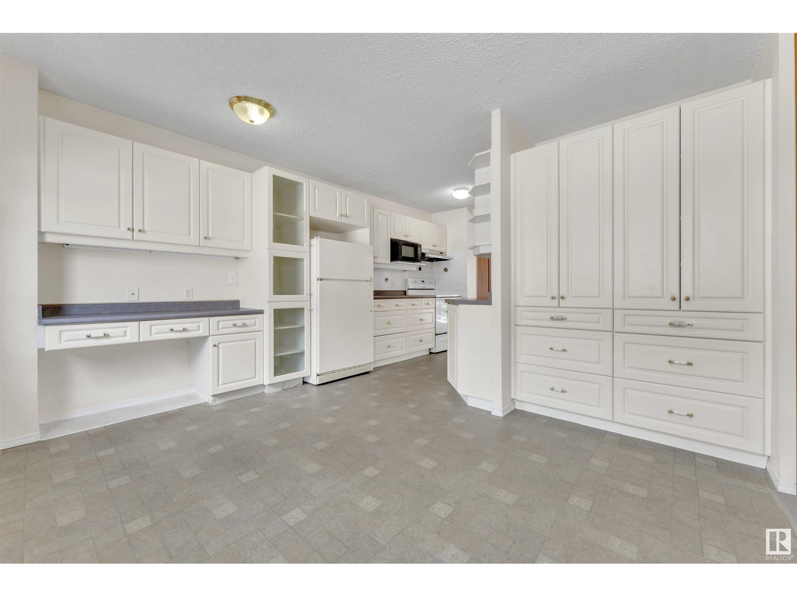 716 VILLAGE ON THE GREEN GR NW