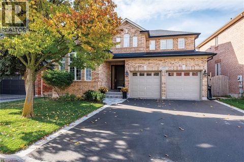 2124 BLACKFOREST Crescent Oakville ON L6M4T6