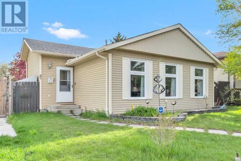 87 Falton Close NE Calgary AB T3J1X2