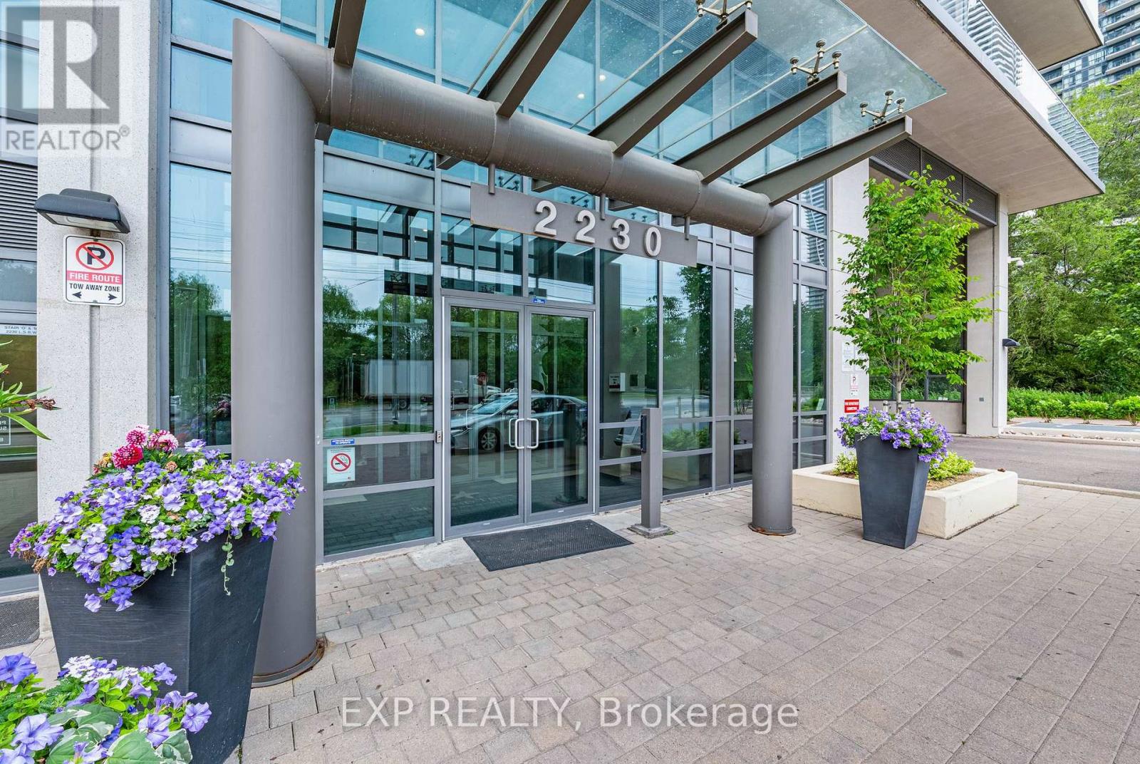 808 - 2230 LAKE SHORE BOULEVARD W