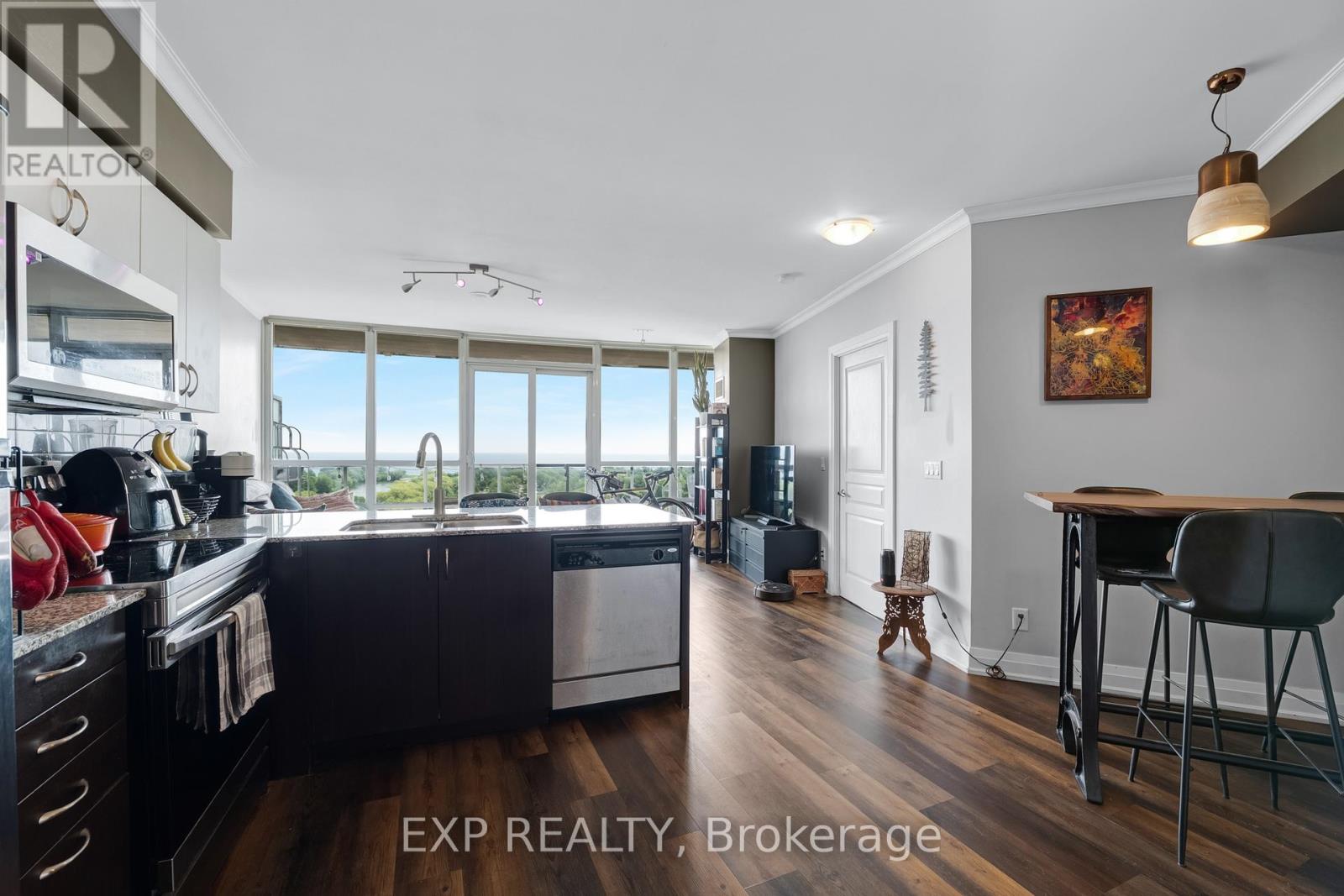 808 - 2230 LAKE SHORE BOULEVARD W