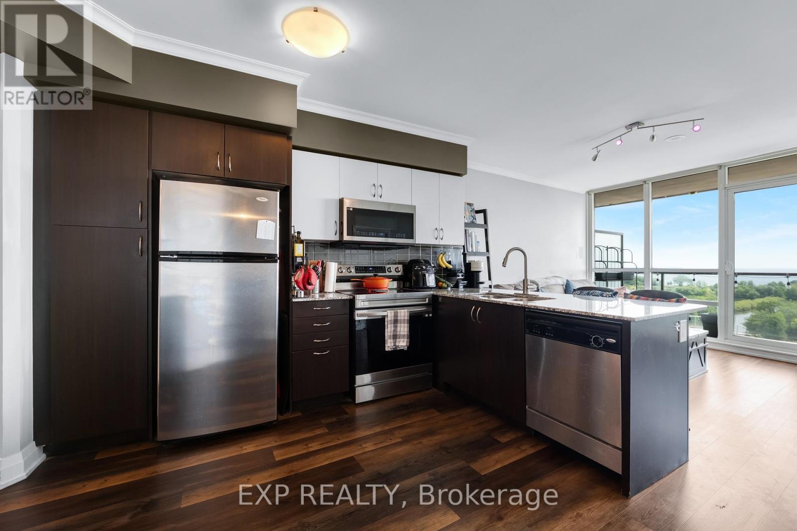 808 - 2230 LAKE SHORE BOULEVARD W