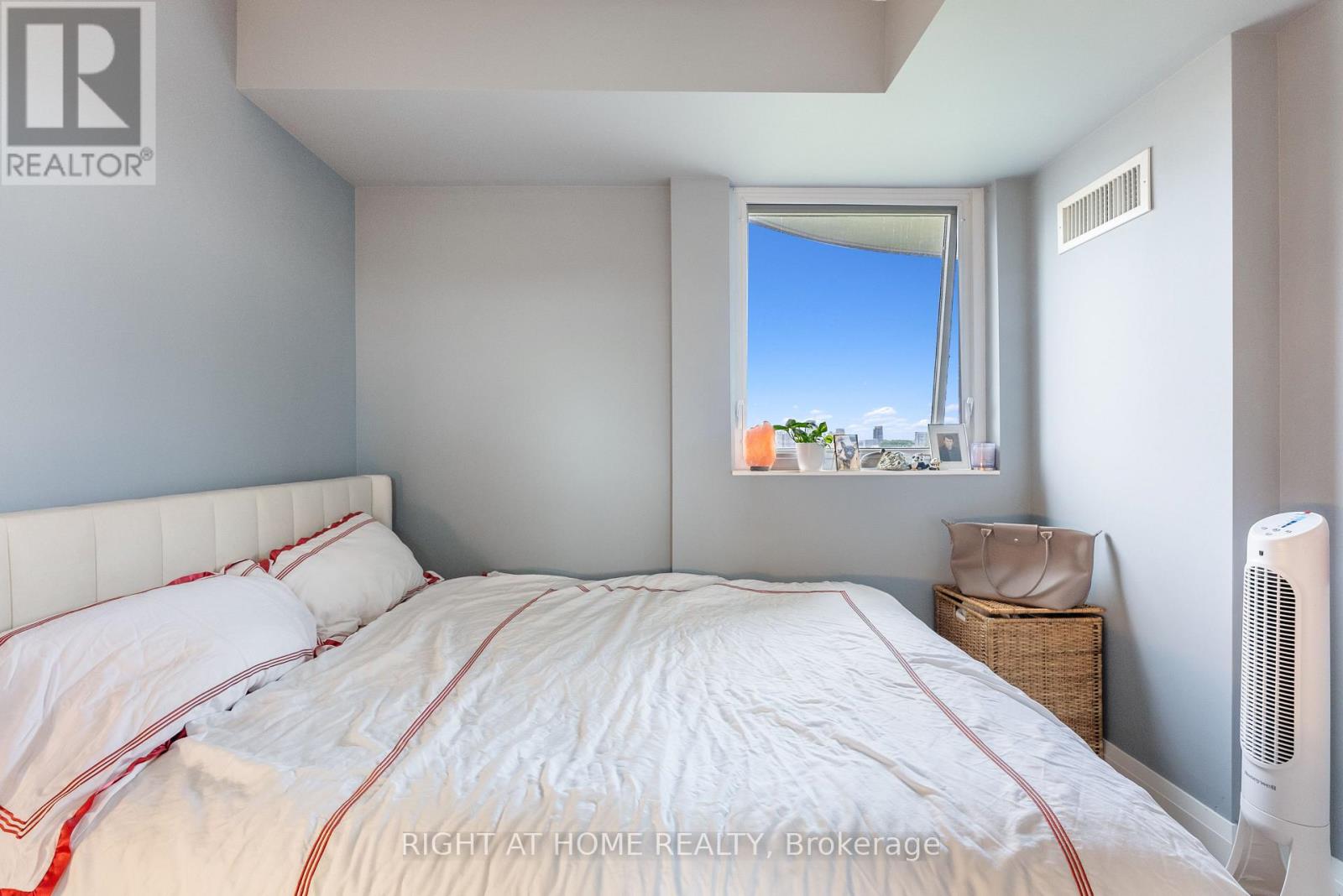 704 - 1430 YONGE STREET