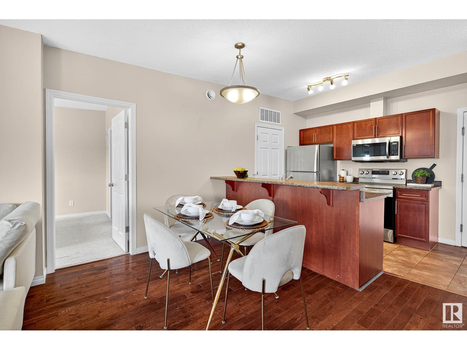 #401 6925 199 ST NW