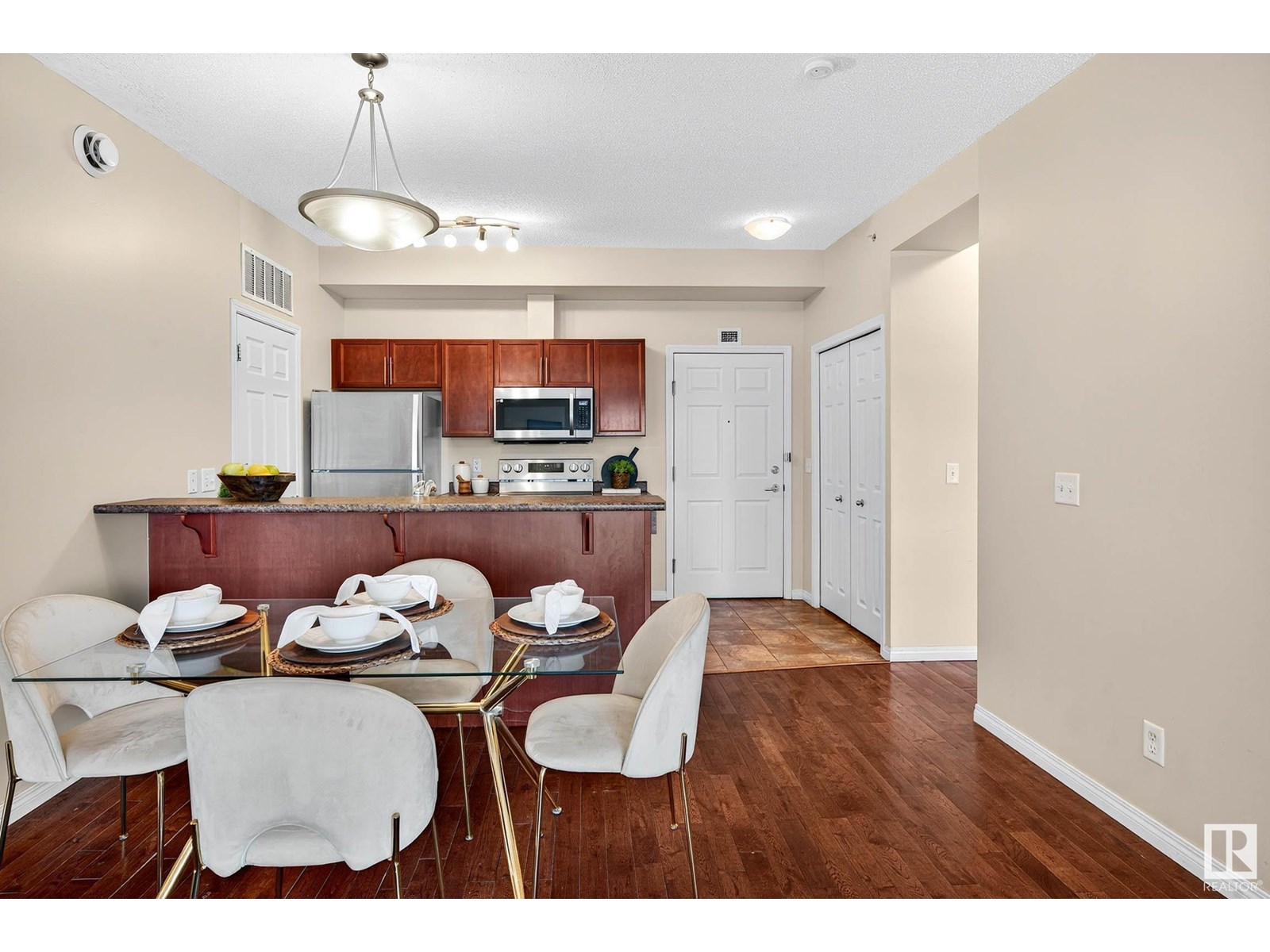#401 6925 199 ST NW