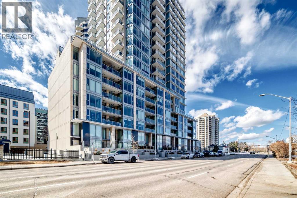 2001, 1025 5 Avenue SW