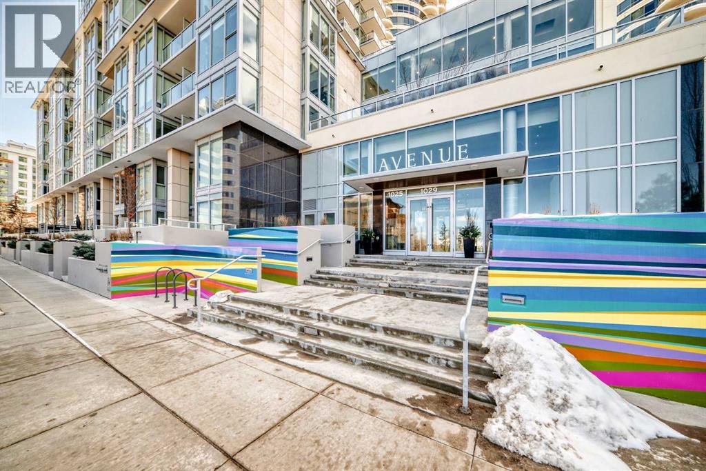 2001, 1025 5 Avenue SW