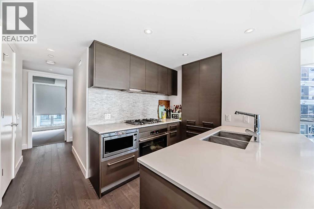 2001, 1025 5 Avenue SW