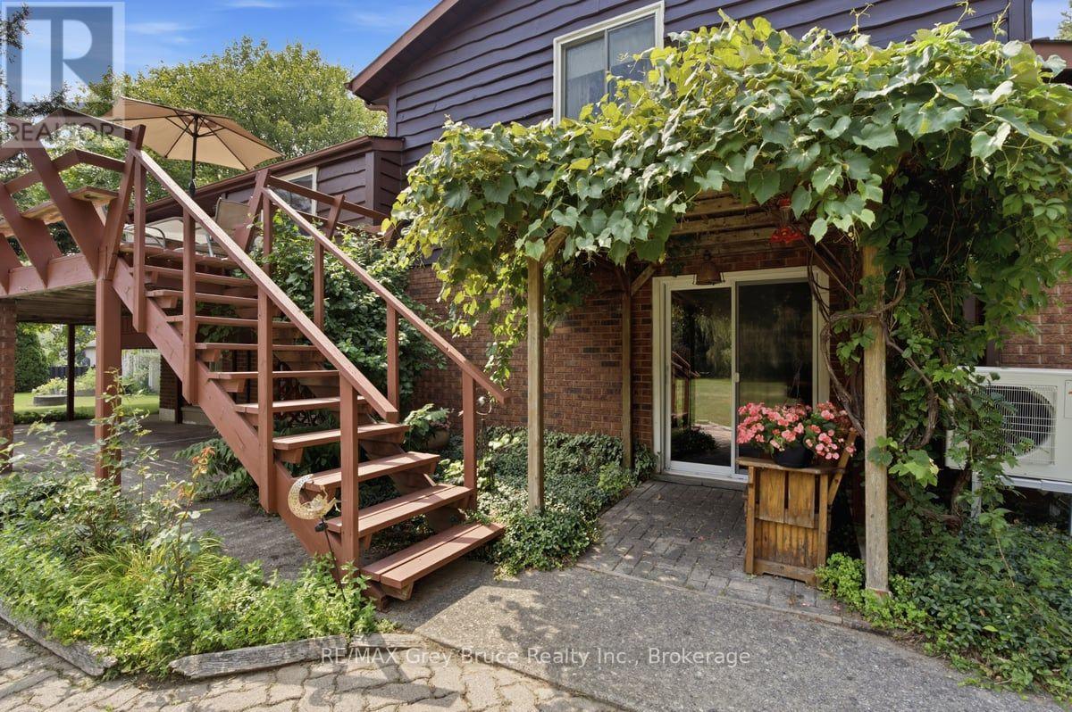 132 CLEARVIEW CRESCENT