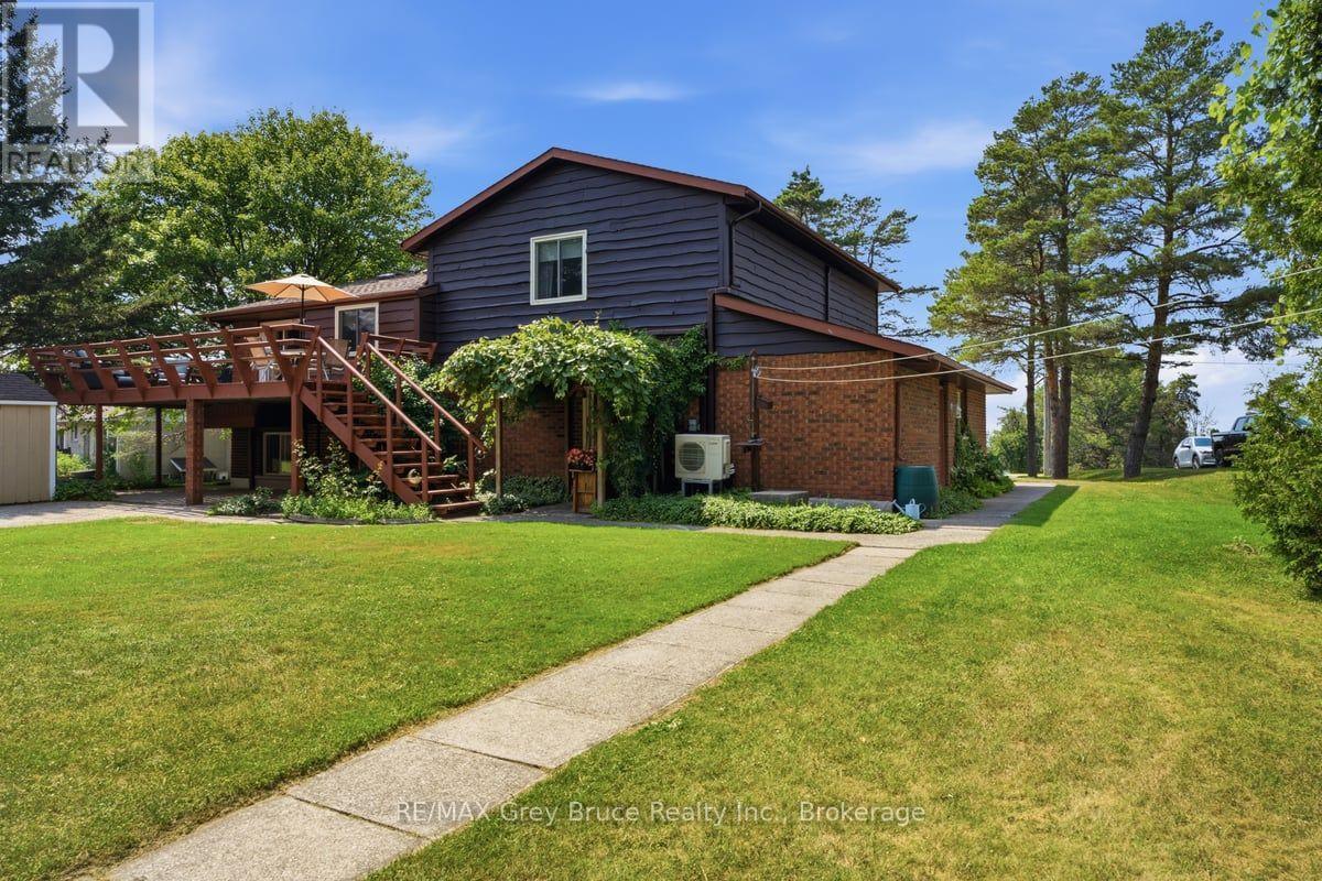 132 CLEARVIEW CRESCENT