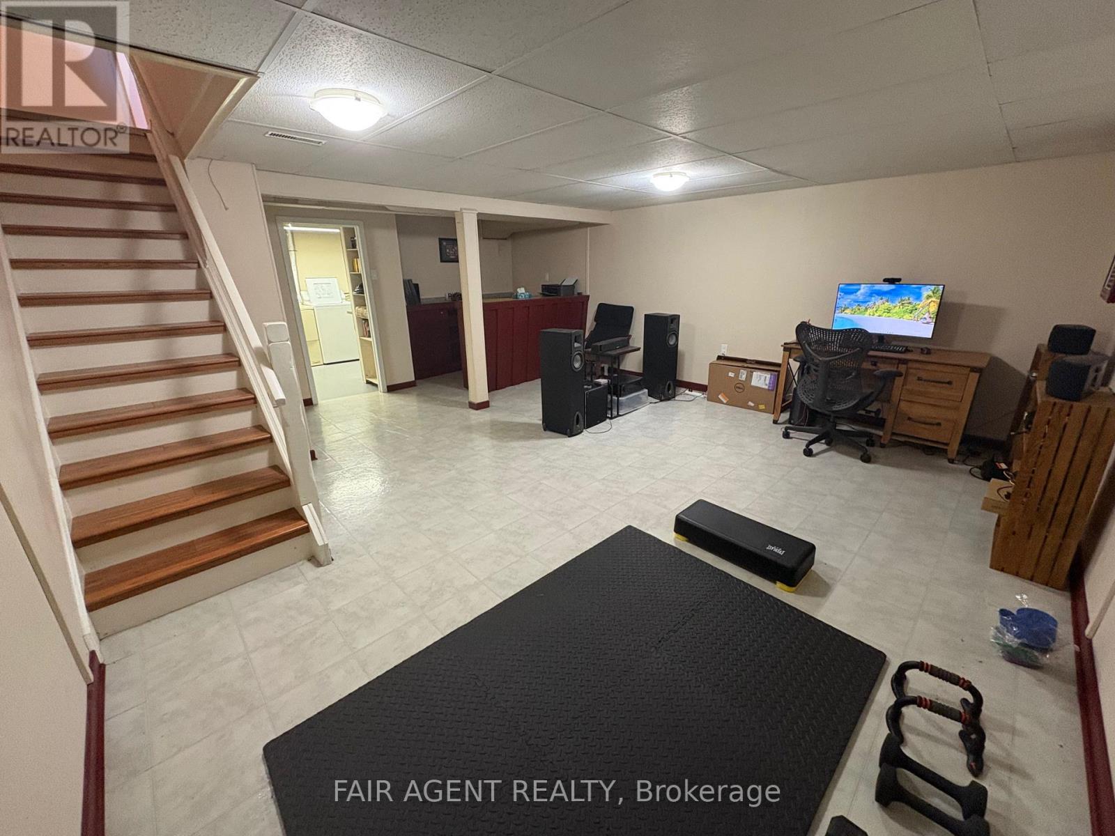 2-3050 MEADOWBROOK LANE