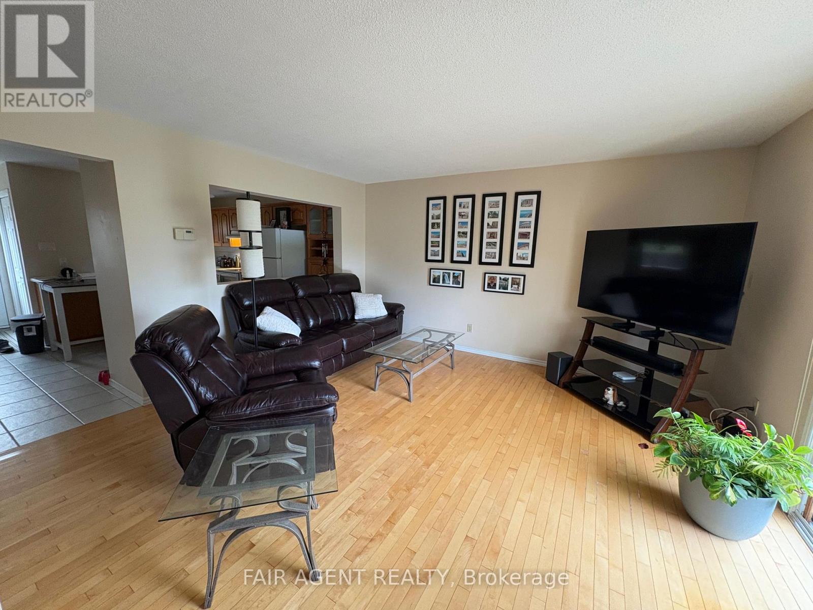 2-3050 MEADOWBROOK LANE