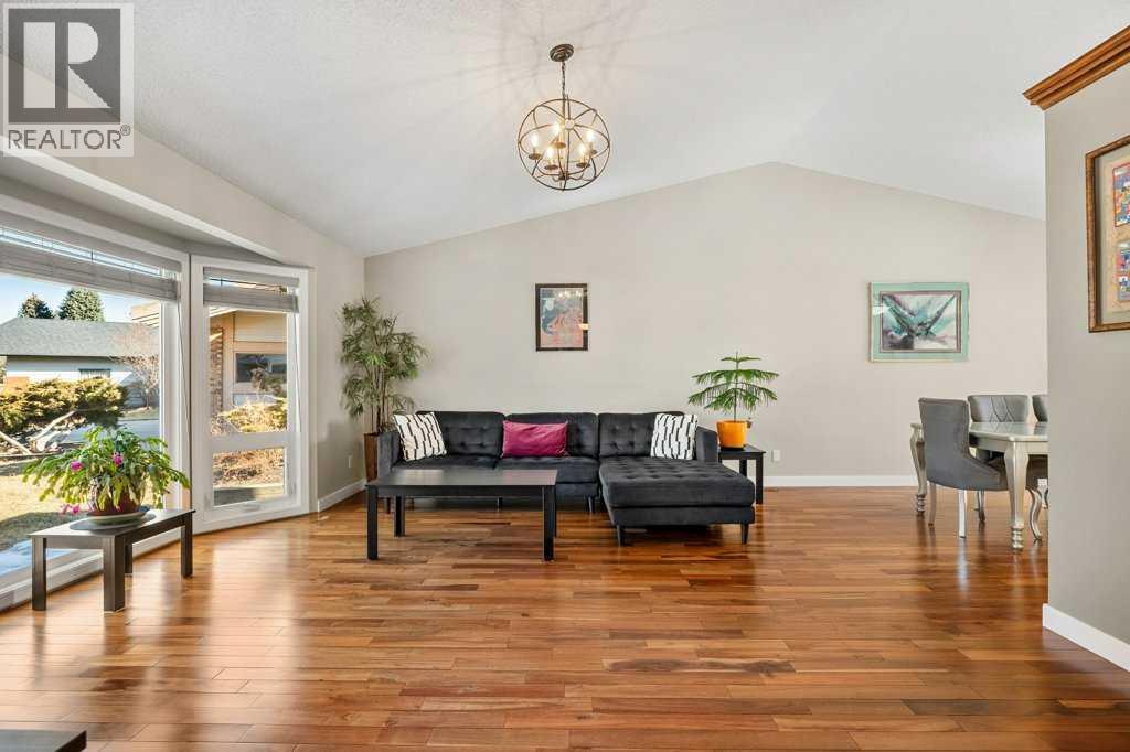 44 Deerbrook Crescent SE