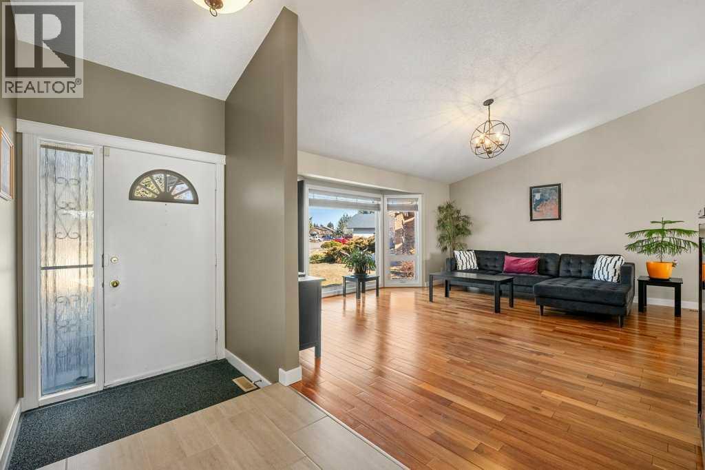 44 Deerbrook Crescent SE