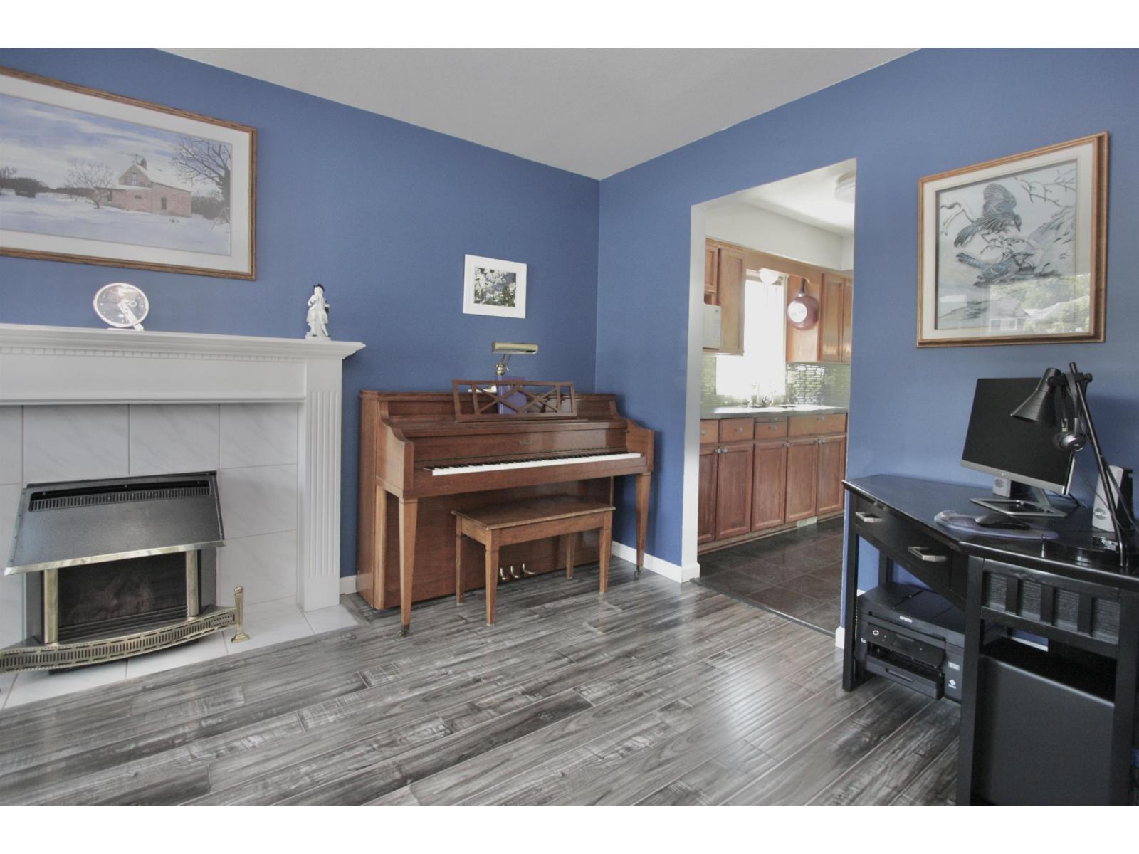 3911 WATERTON CRESCENT
