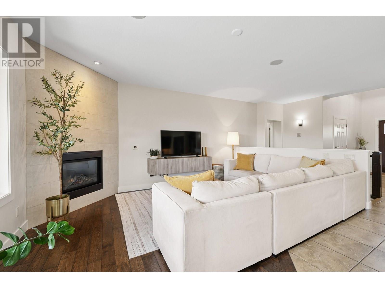 2450 Selkirk Drive Unit# 23