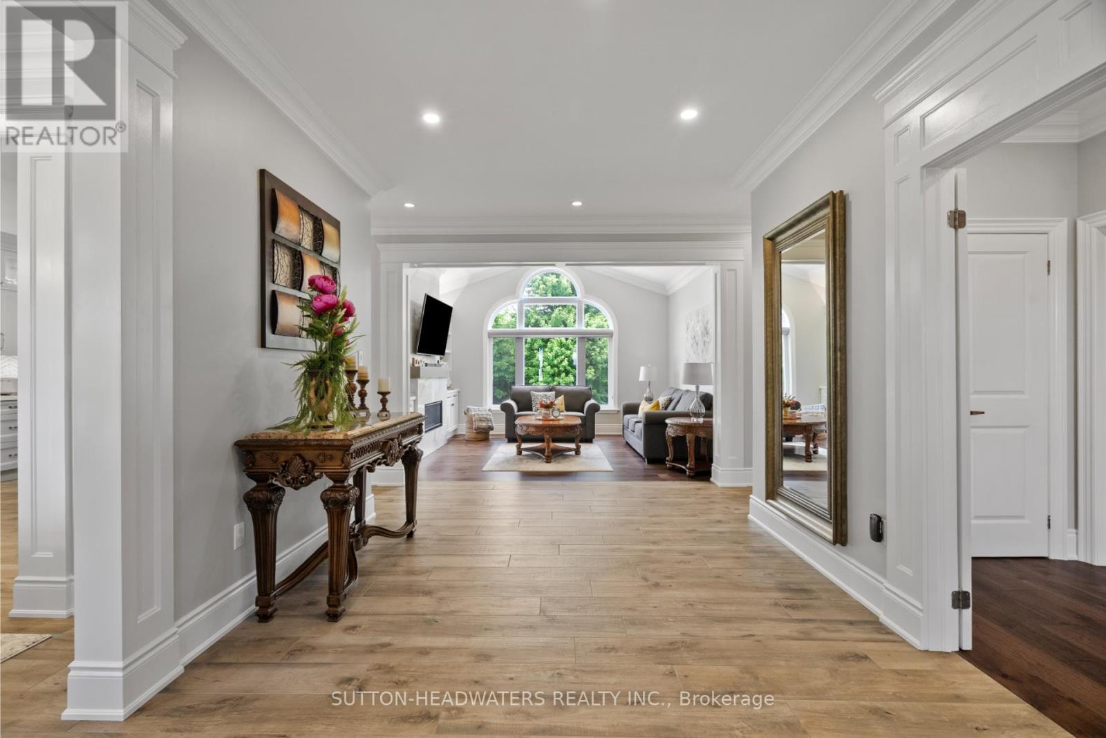 63 BROOKHAVEN CRESCENT