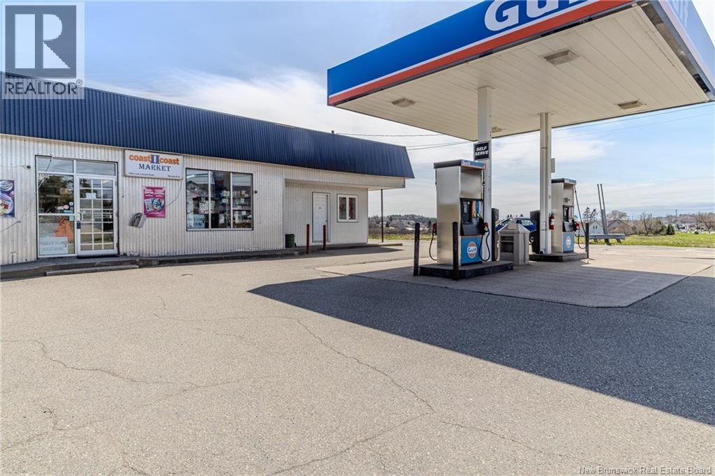 1506 Loch Lomond Road