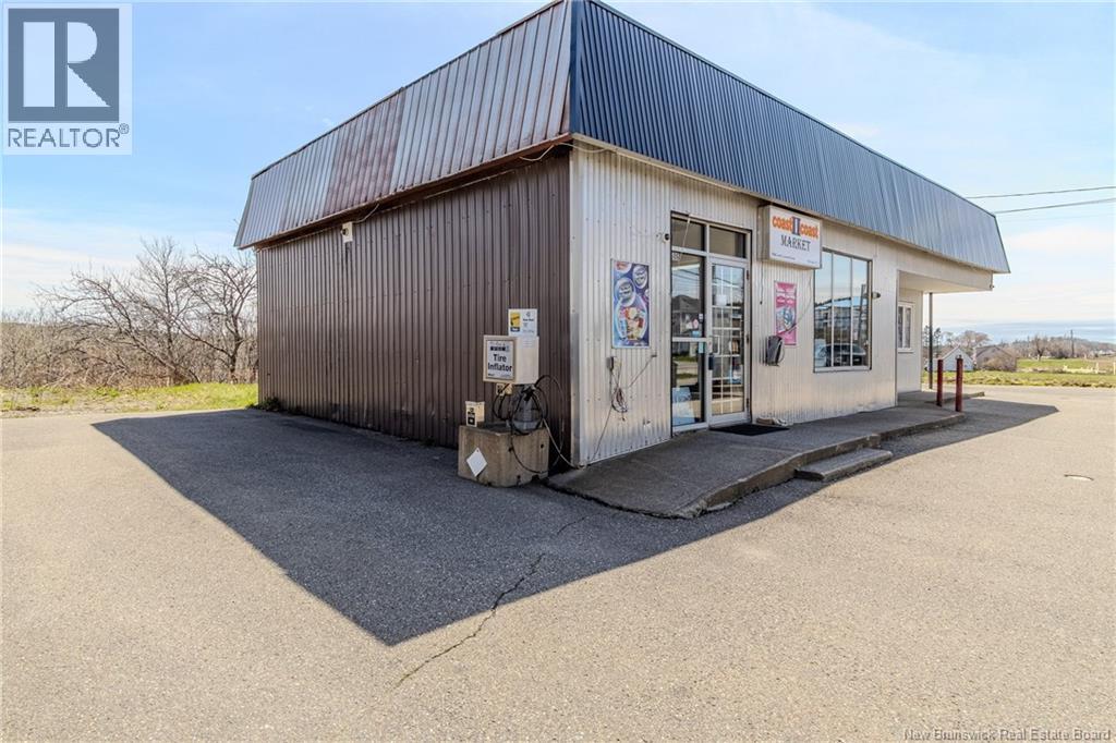 1506 Loch Lomond Road