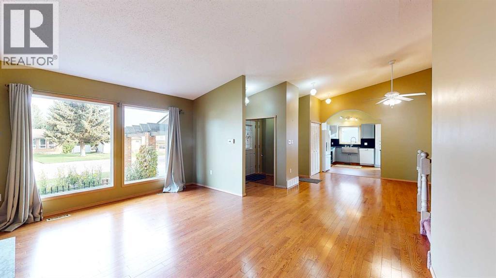 37 Buttercup Court SE