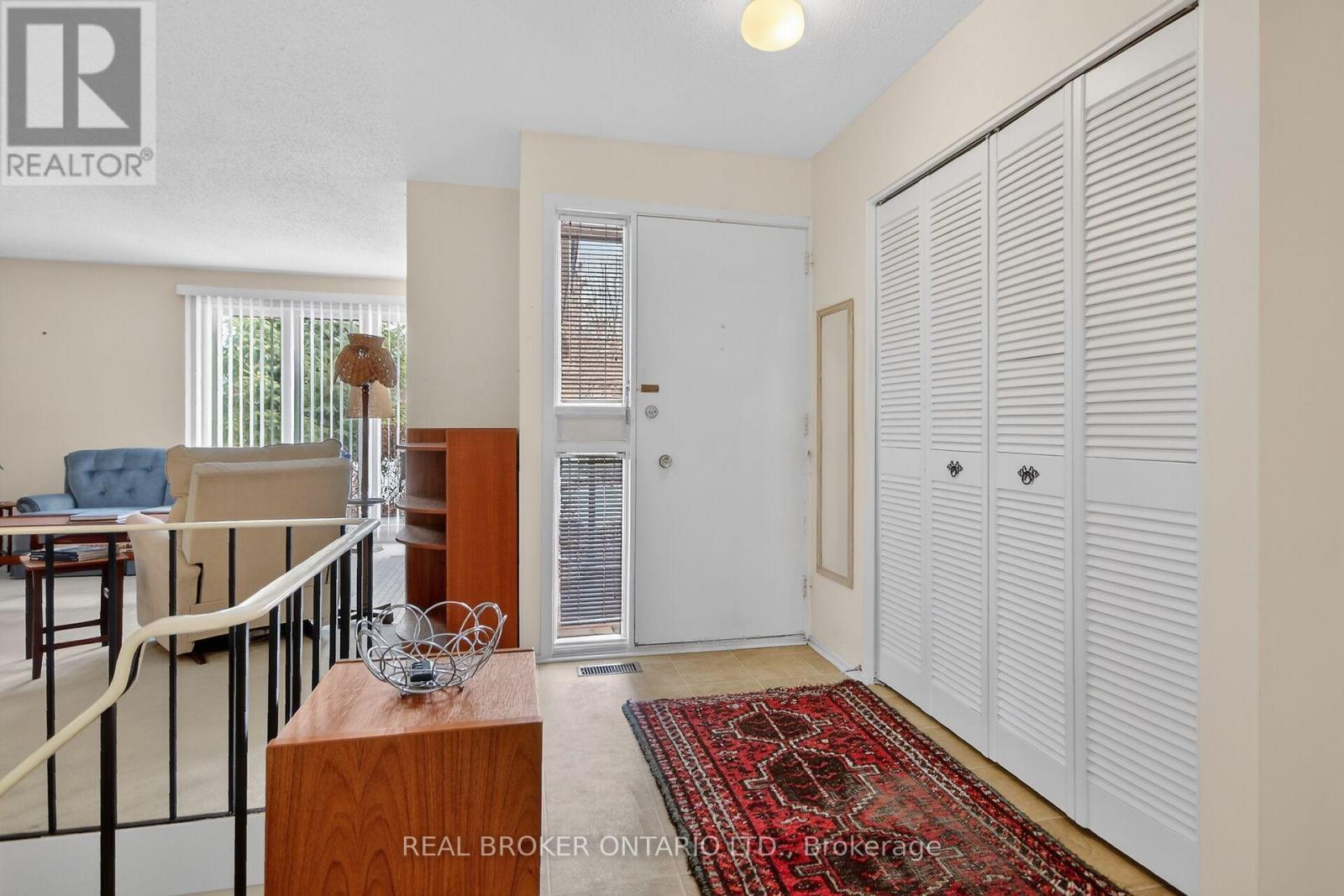 10 AMUNDSEN CRESCENT