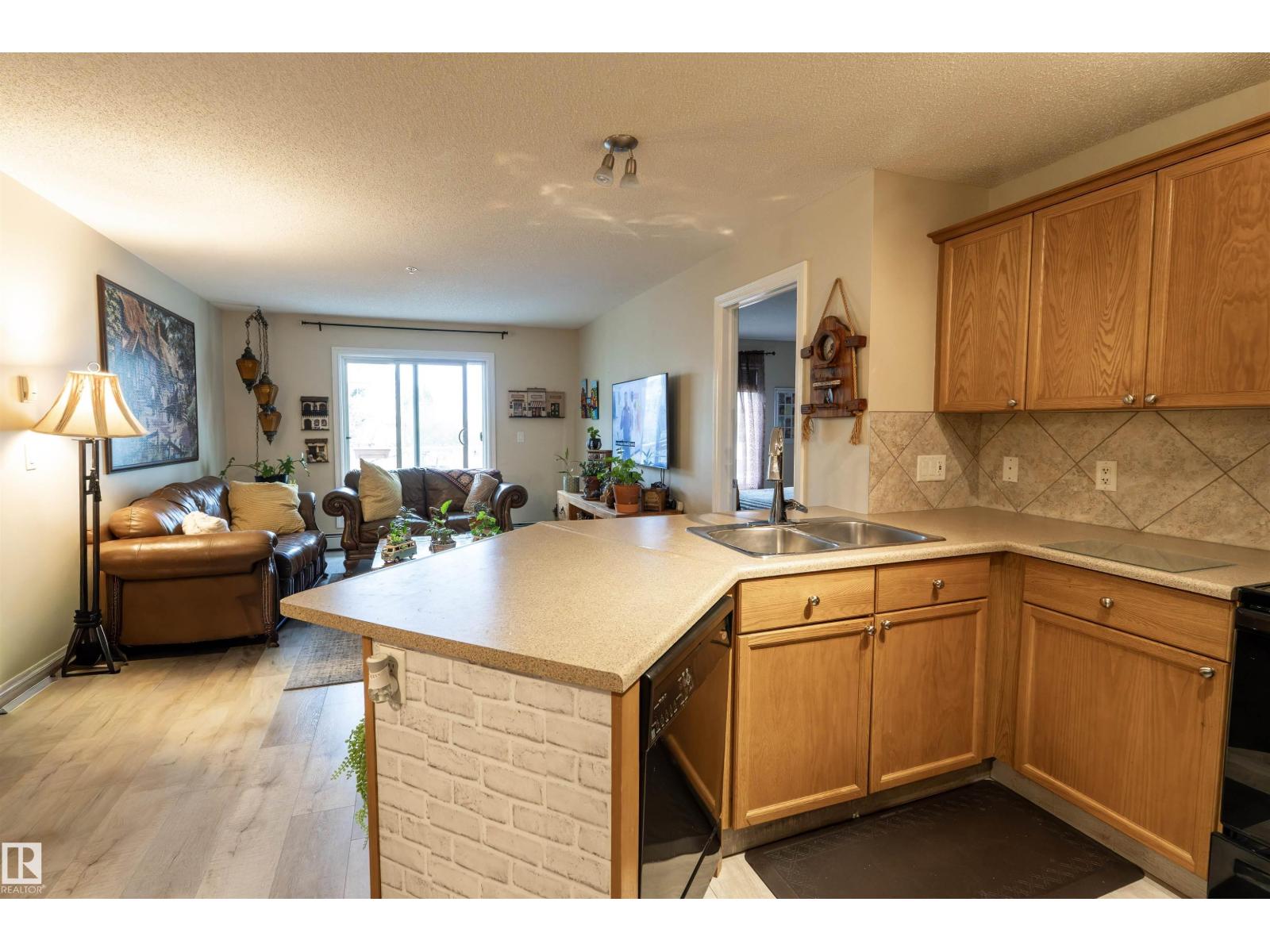 #203 4403 23 ST NW