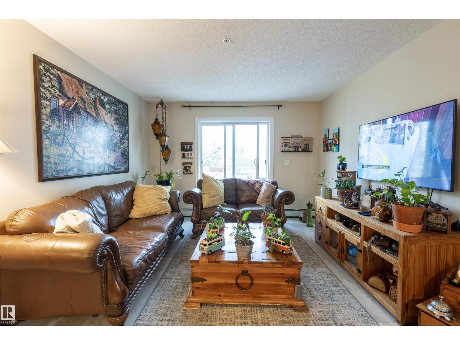 #203 4403 23 ST NW
