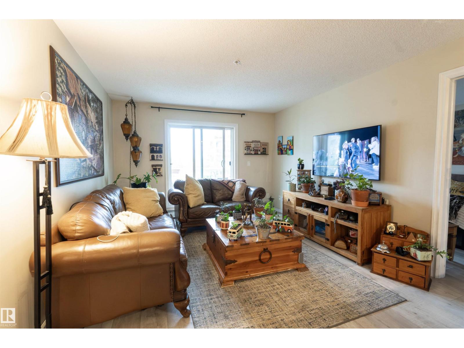 #203 4403 23 ST NW