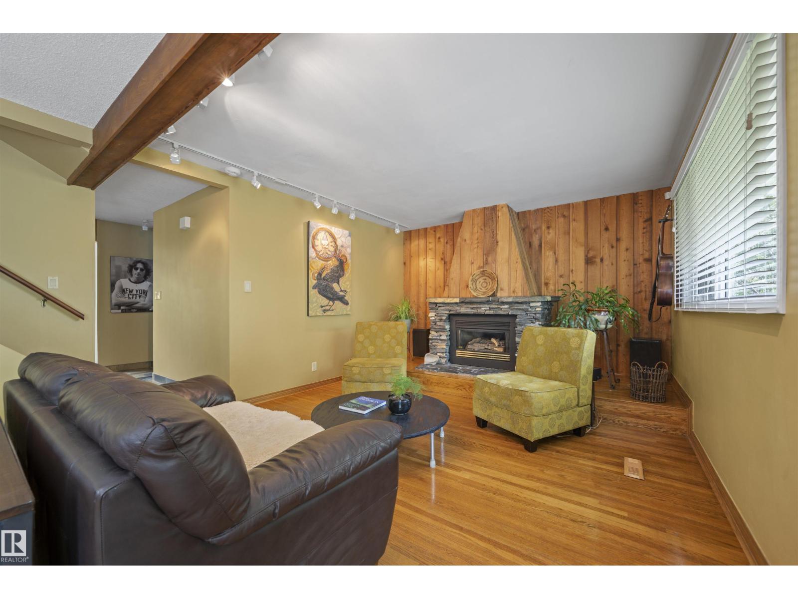 11622 76 AV NW