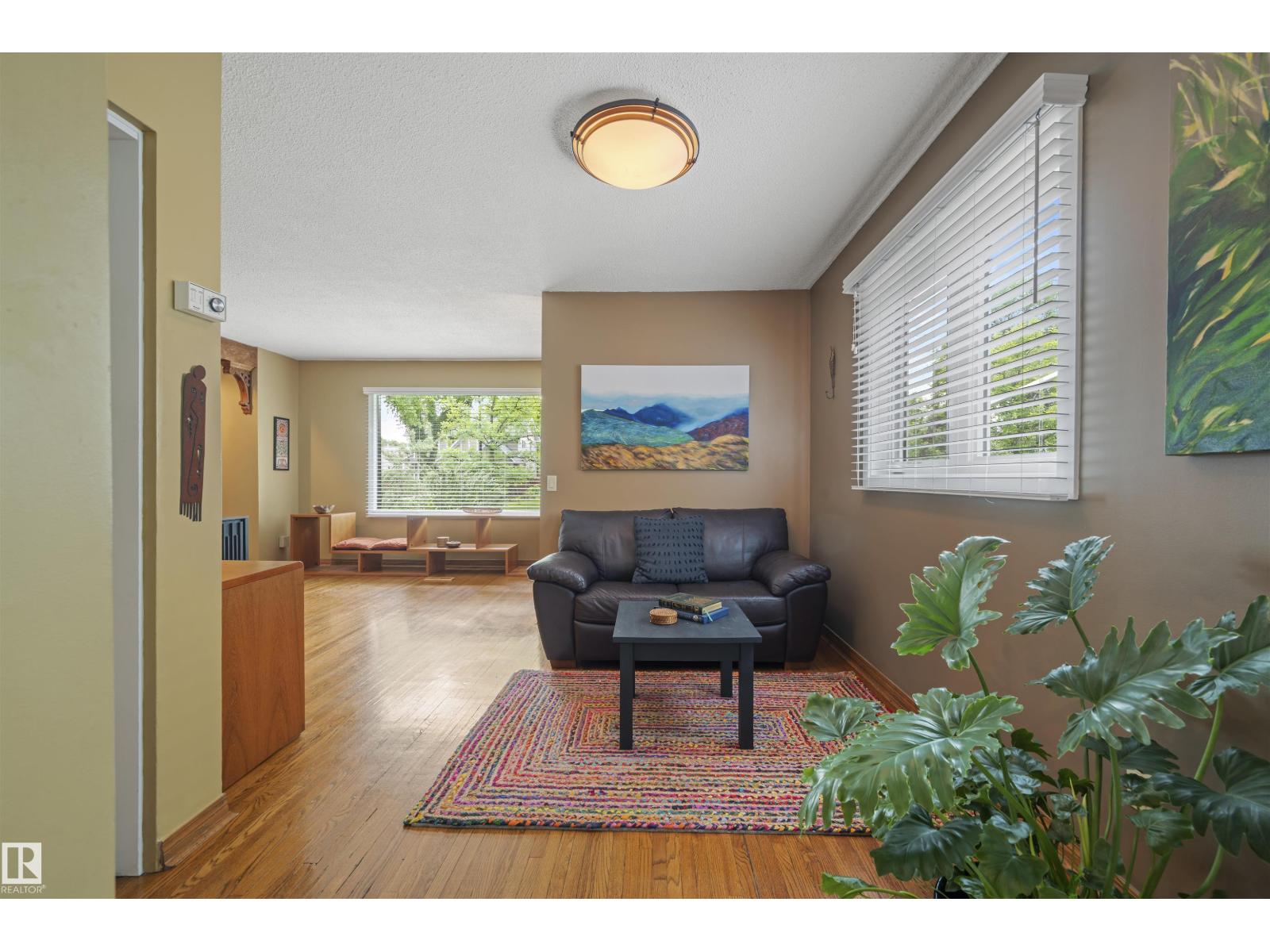 11622 76 AV NW