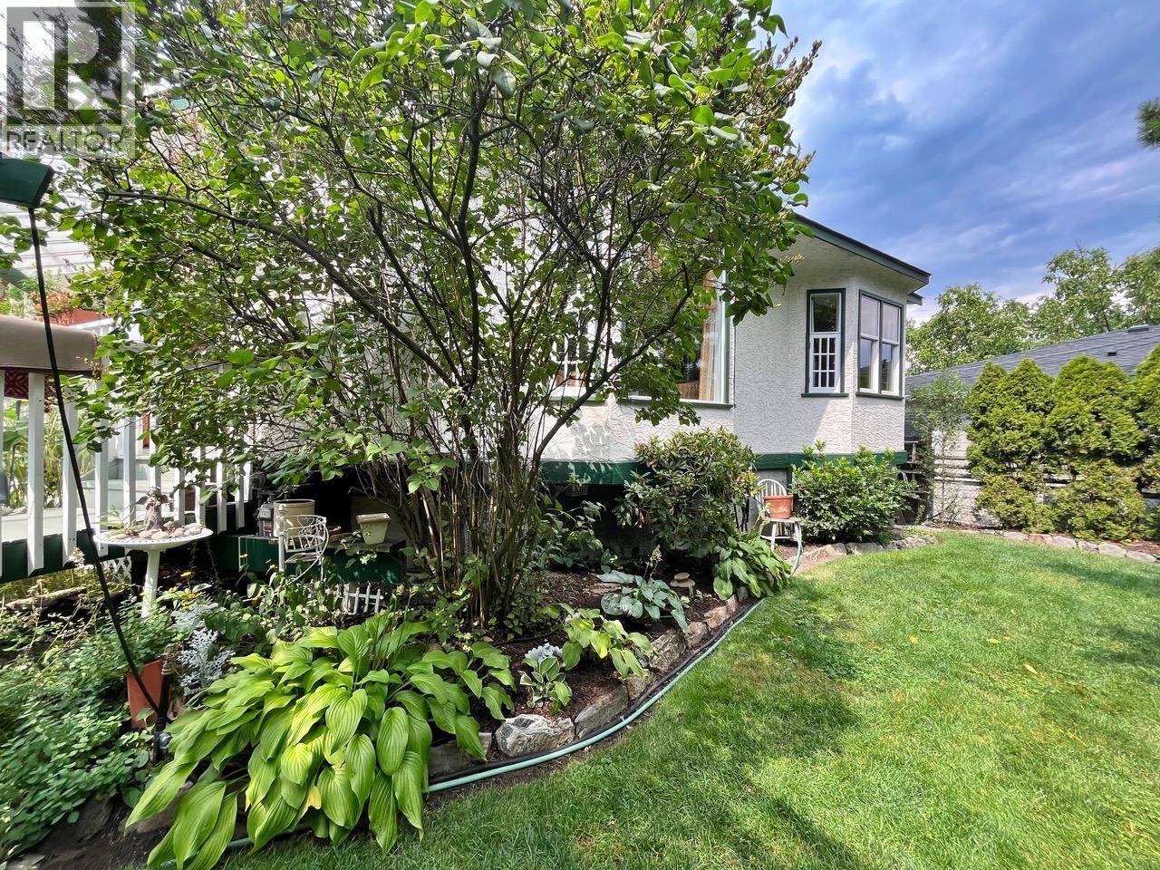 1419 Cherry Crescent W