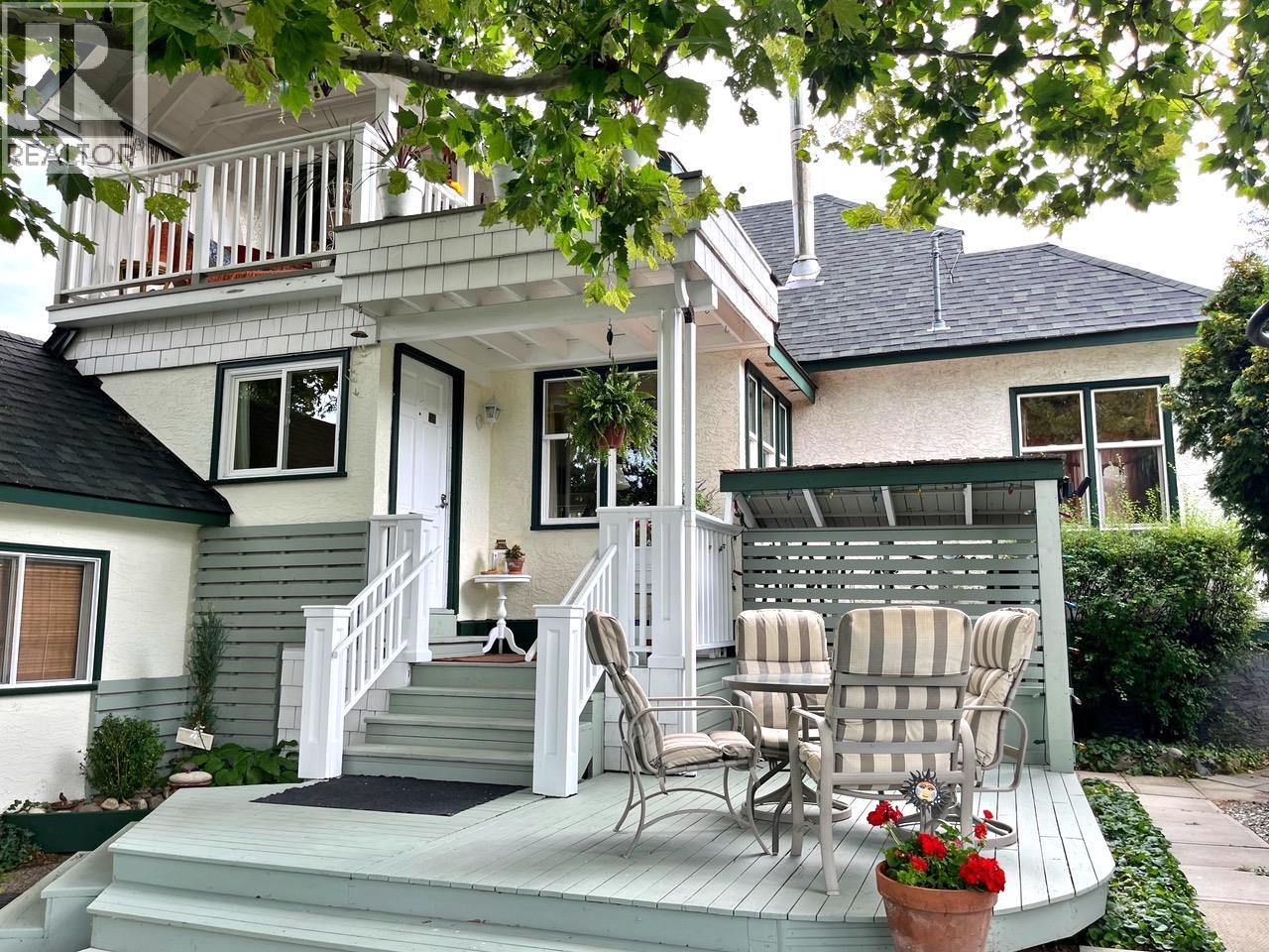 1419 Cherry Crescent W