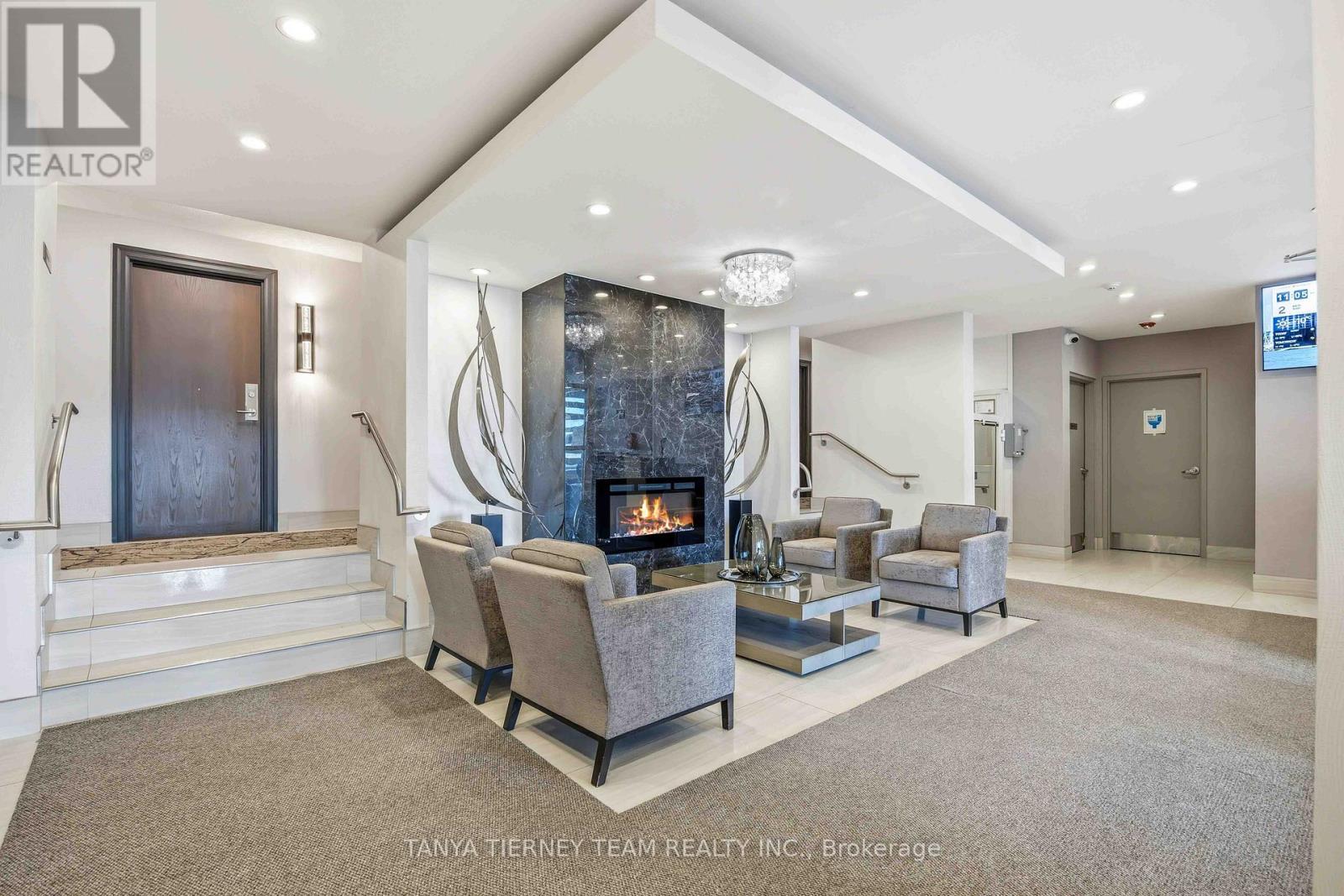 903 - 340 WATSON STREET W