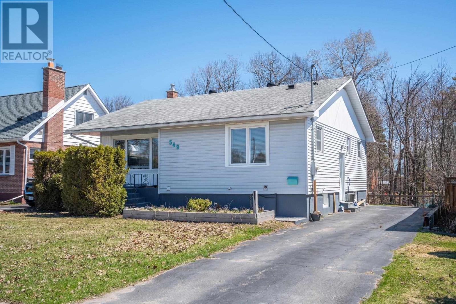 Photo 1 of 31 — 549 Morrison AVE, Sault Ste. Marie, ON P6B3Z7
