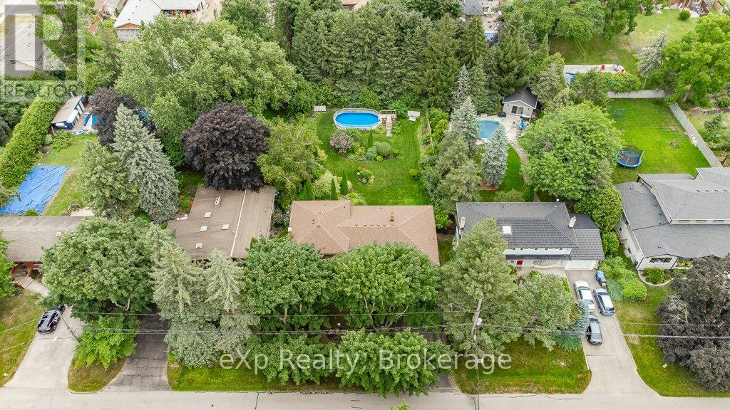 8 MALVERN CRESCENT