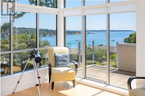 2597 Vista Bay Rd Saanich BC V8P3G1