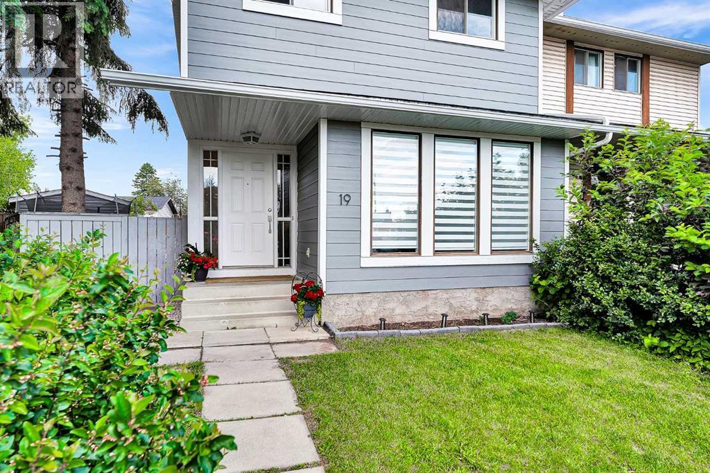 19 Templeton Bay NE