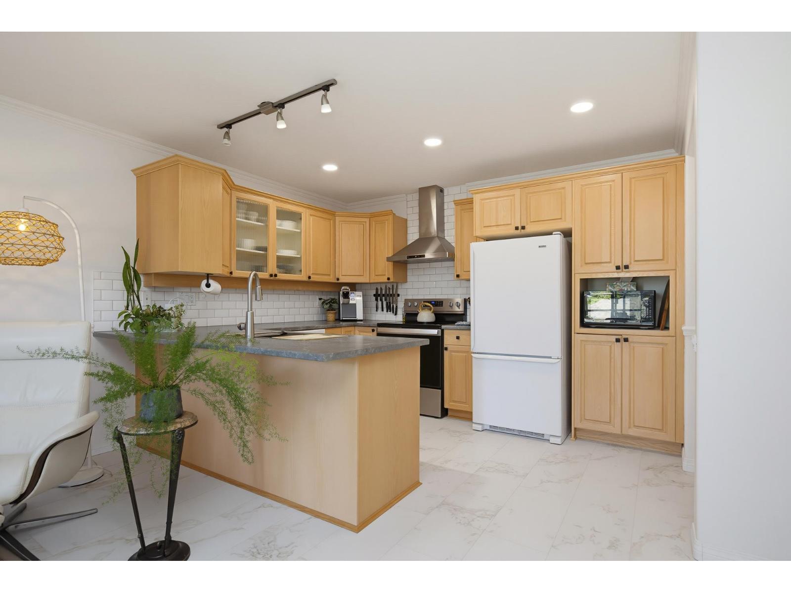 7 4001 OLD CLAYBURN ROAD