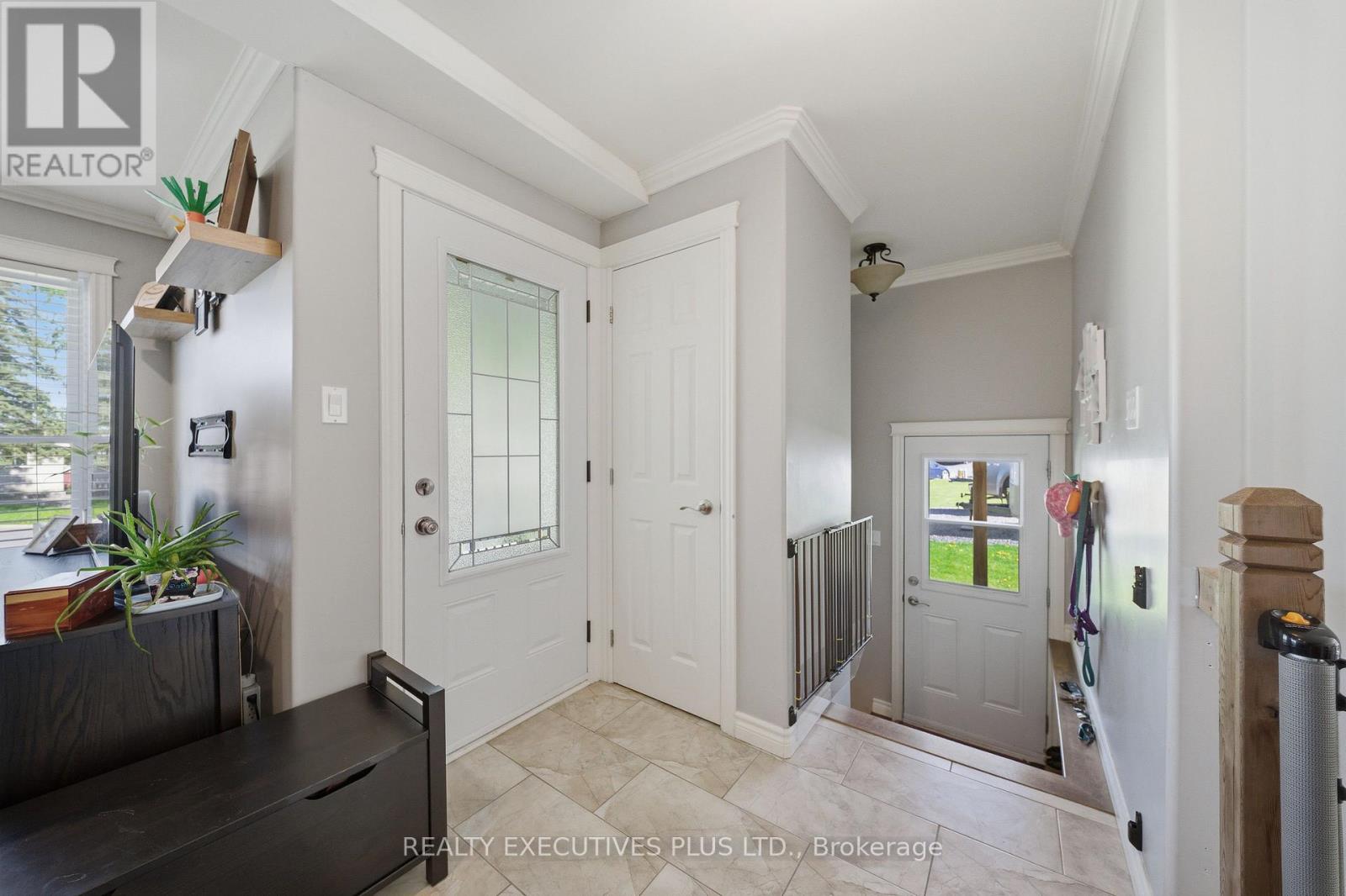 448 DOMINION STREET S