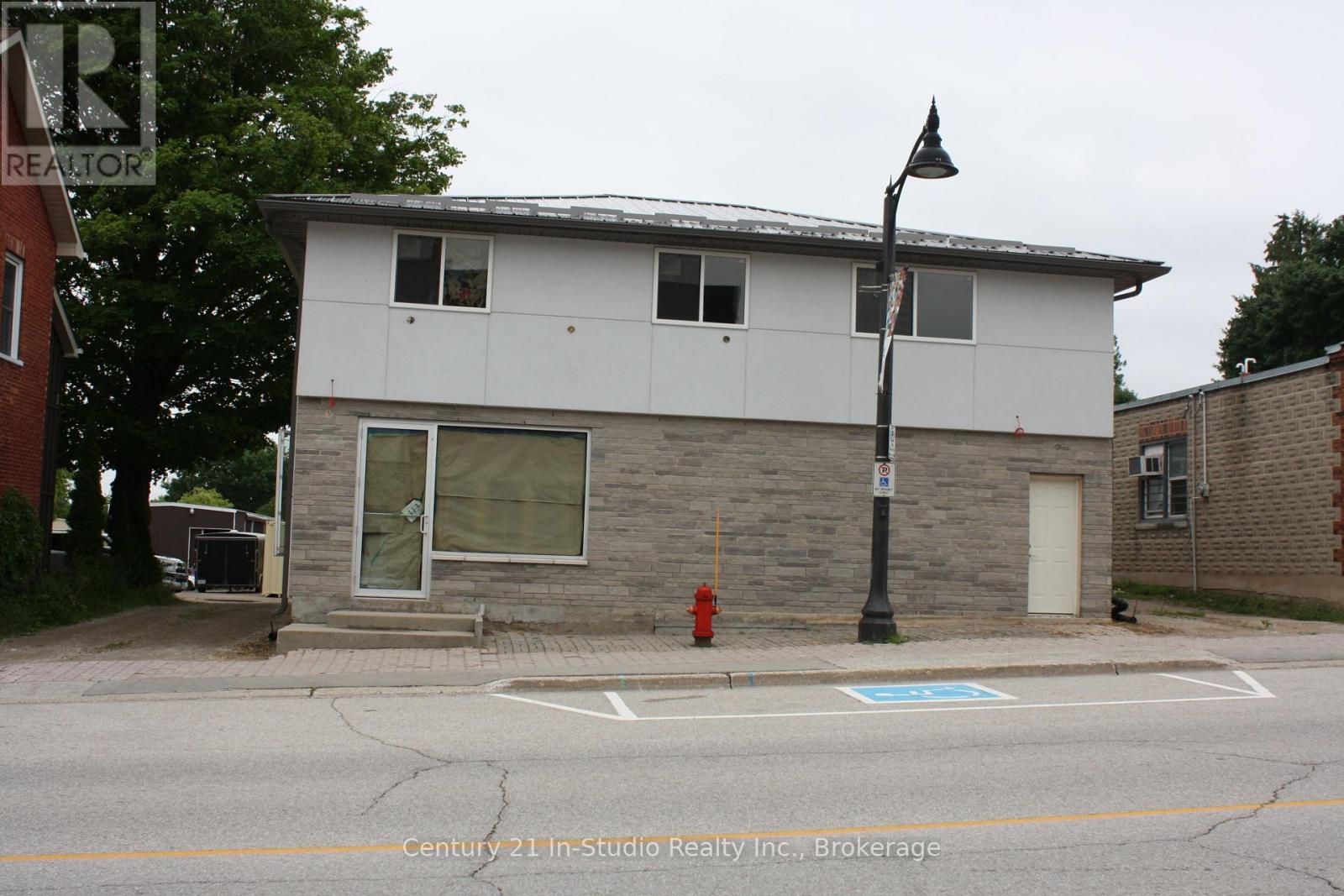 UNIT B - 413 QUEEN STREET S
