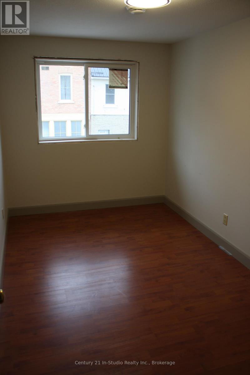 UNIT B - 413 QUEEN STREET S