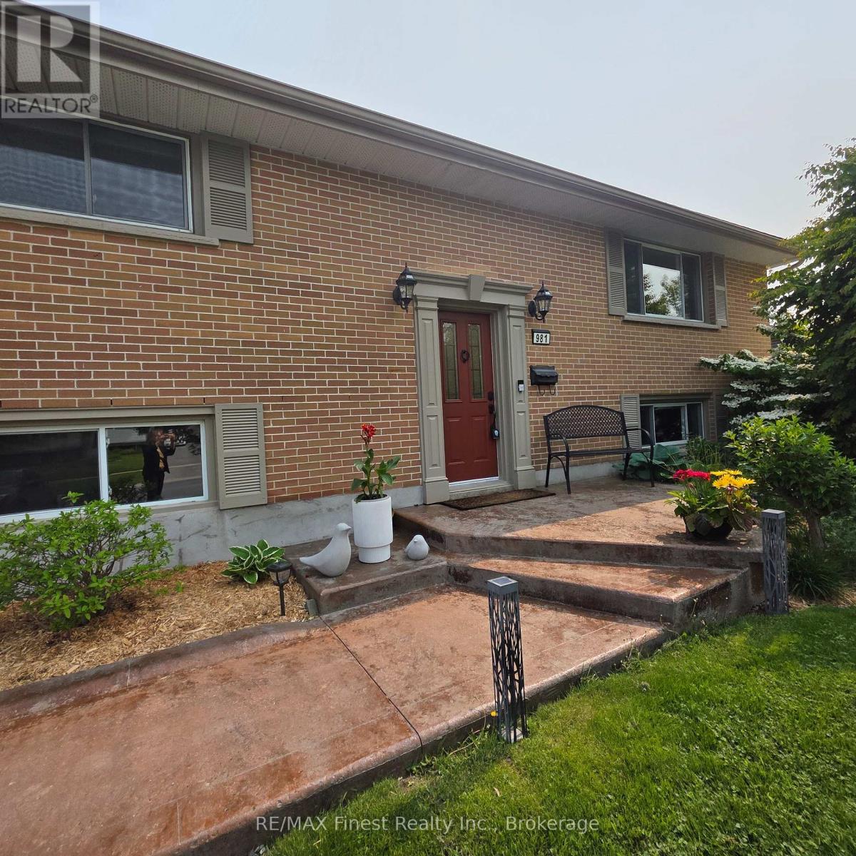 981 HUDSON DRIVE