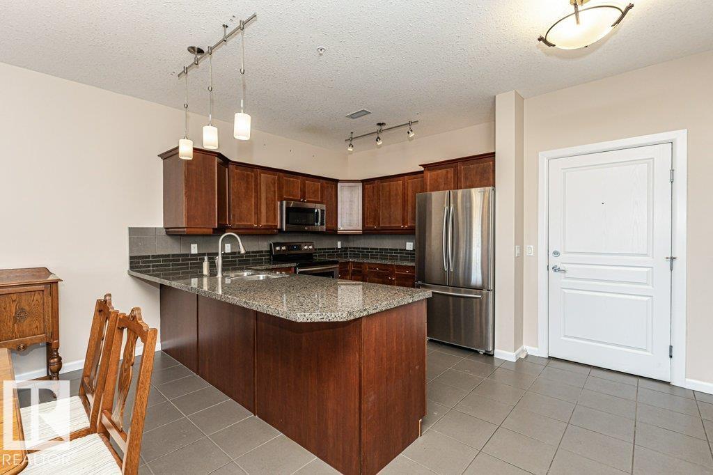 #302 160 MAGRATH RD NW