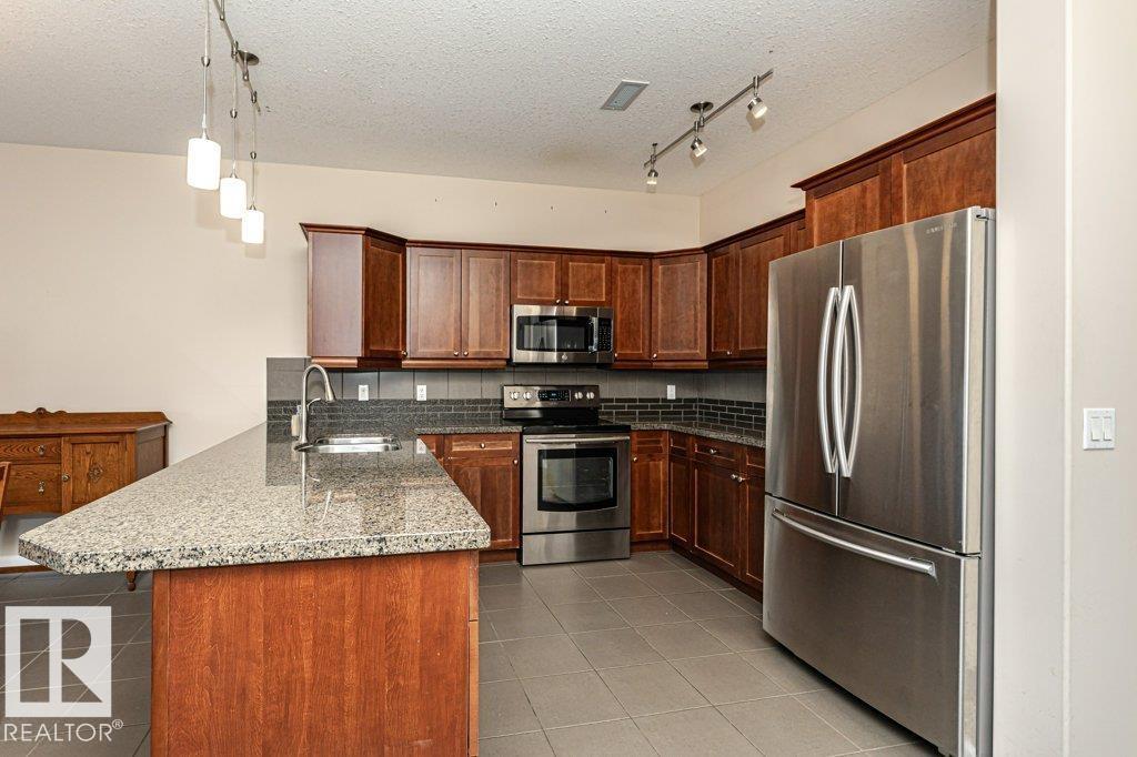 #302 160 MAGRATH RD NW