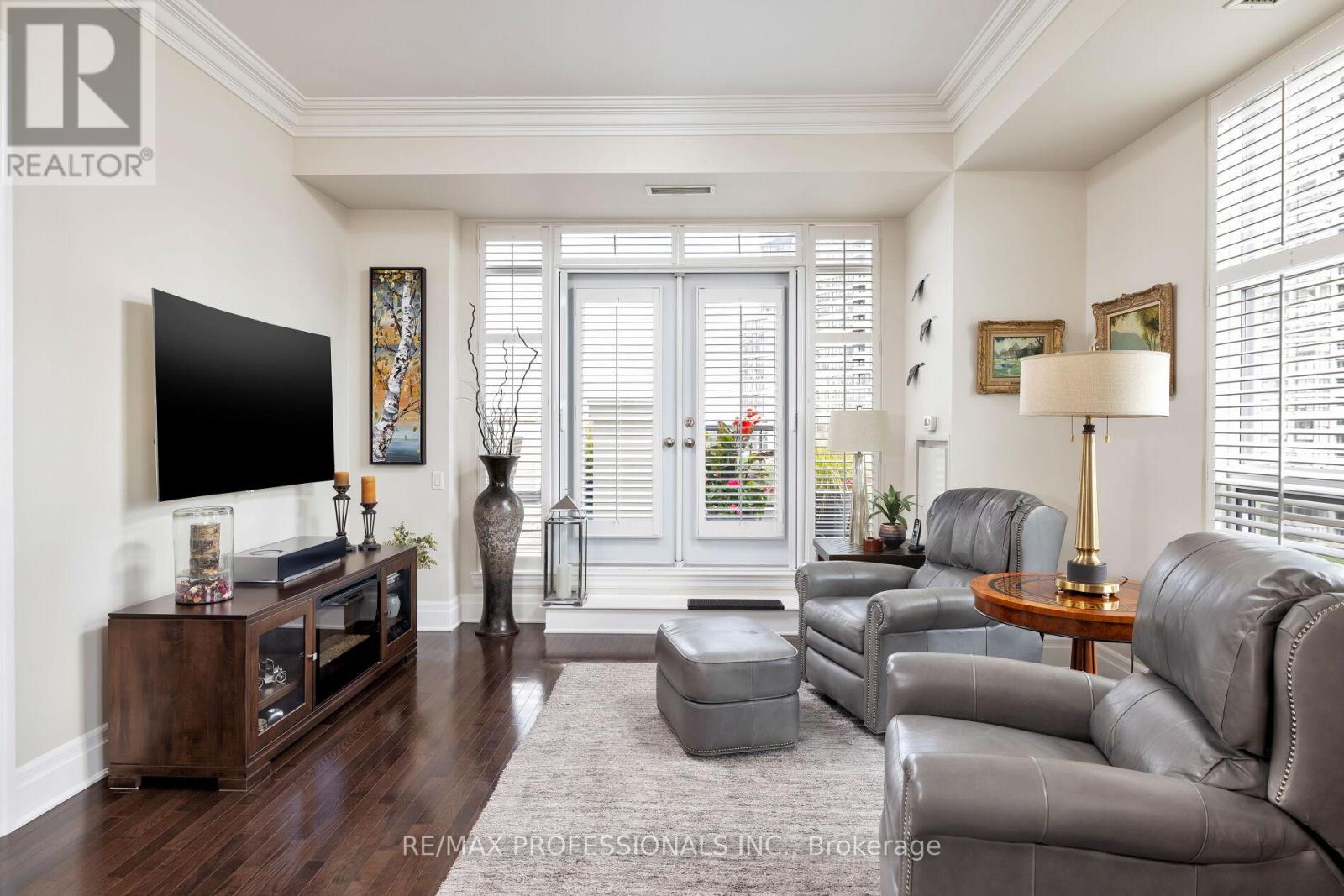 LPH7 - 9 BURNHAMTHORPE CRESCENT